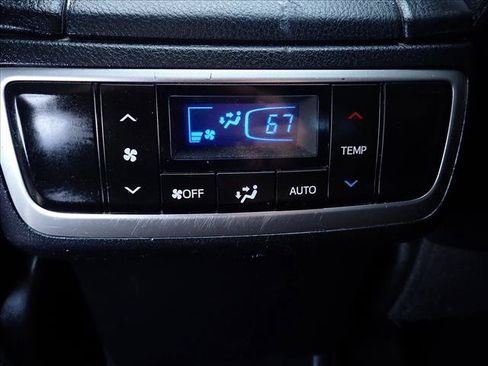 Used 2017 Toyota Highlander XLE AWD/4WD image 11