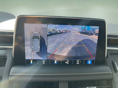 Used 2021 Chevrolet Tahoe Premier w/ Premium Package image 15