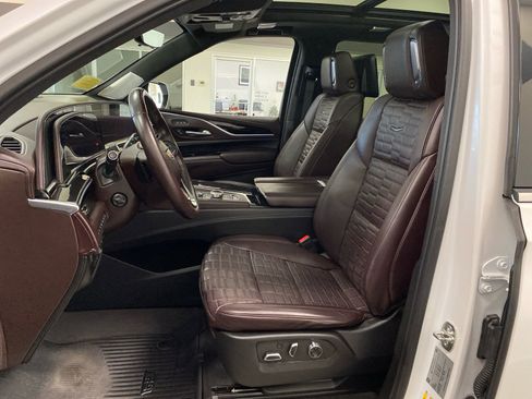 Used 2023 Cadillac Escalade Premium Luxury Platinum image 17