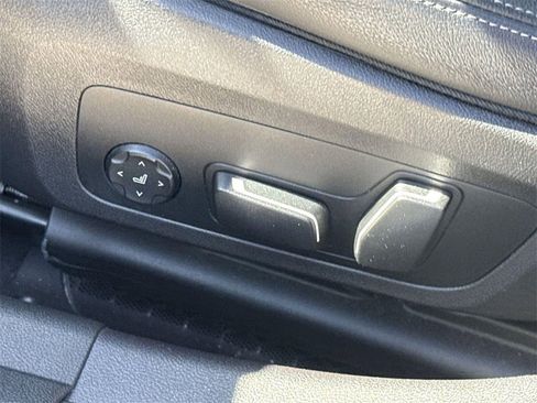 Used 2024 BMW 330e image 33