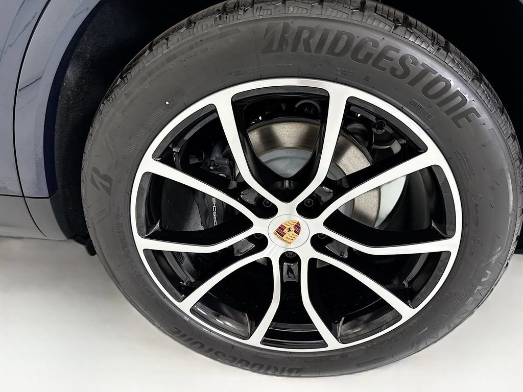 Used 2026 Porsche Cayenne AWD/4WD image 31