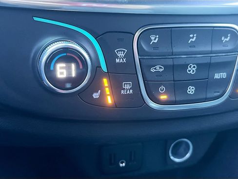 Used 2023 Chevrolet Traverse LT FWD image 19