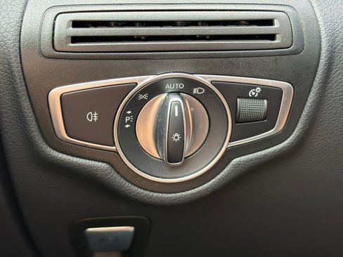 Used 2021 Mercedes-Benz GLC 300 4MATIC image 37