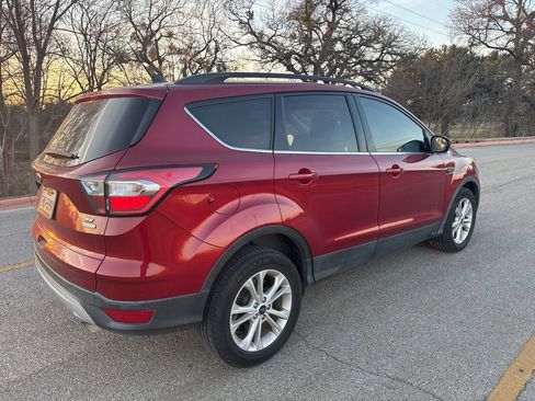 Used 2018 Ford Escape SE w/ SE Sync 3 Package image 3