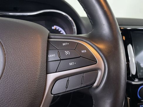 Used 2020 Jeep Grand Cherokee Altitude AWD/4WD image 26