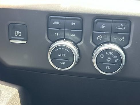 Used 2025 GMC Sierra 2500 Denali w/ Technology Package AWD/4WD image 29