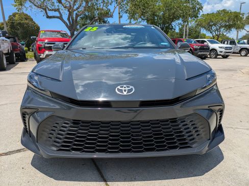 Used 2025 Toyota Camry SE FWD image 8