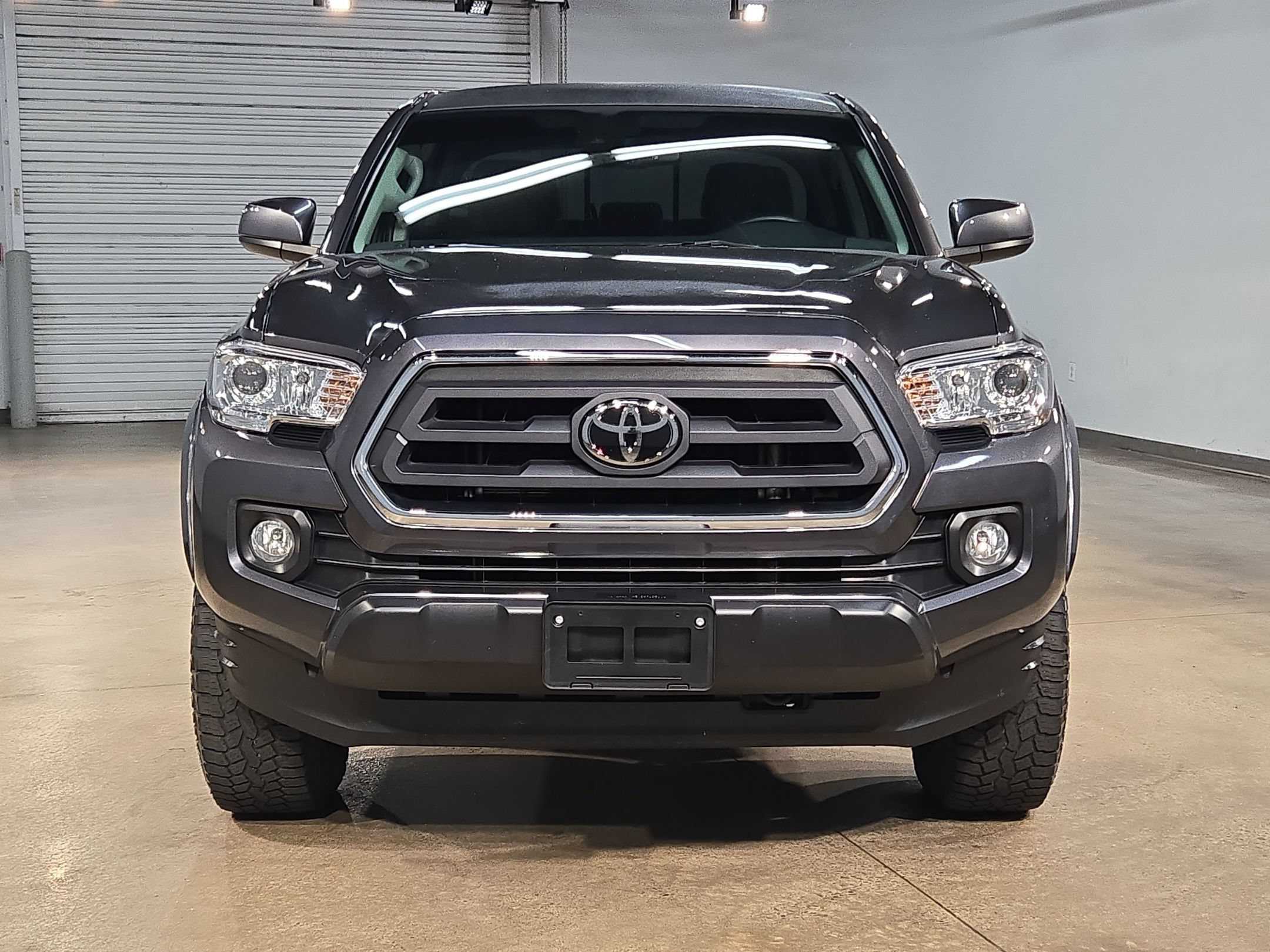 Used 2023 Toyota Tacoma SR5 RWD image 2