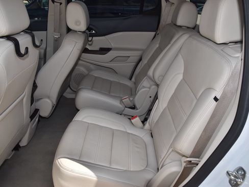 Used 2023 GMC Acadia Denali w/ Denali Ultimate Package FWD image 11