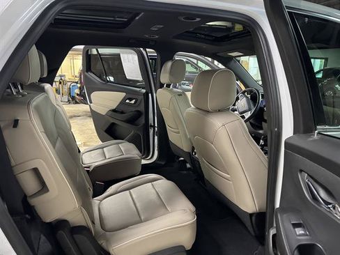 Certified 2022 Chevrolet Traverse Premier AWD/4WD image 11