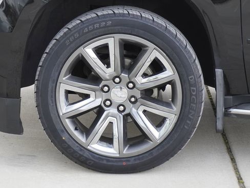 Used 2016 Chevrolet Suburban LTZ image 4