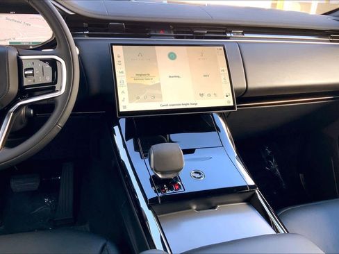 Used 2025 Land Rover Range Rover Sport SE image 7