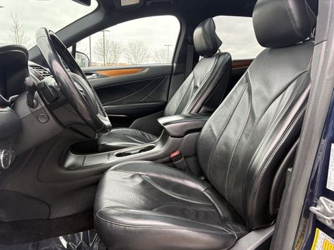 Used 2017 Lincoln MKC Reserve w/ Lincoln MKC Climate Package image 17