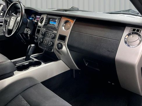 Used 2017 Ford Expedition XLT image 28