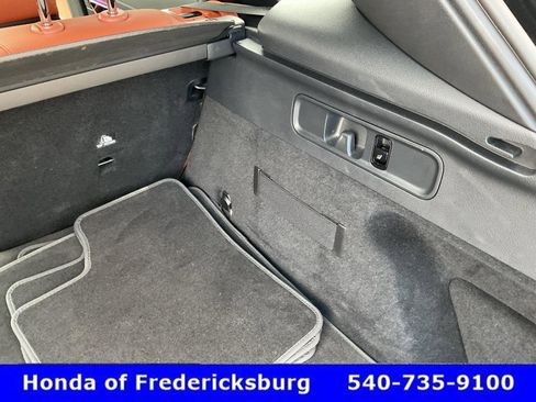 Used 2025 Mercedes-Benz GLC 300 4MATIC image 23