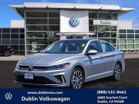 Used 2025 Volkswagen Jetta SE w/ Sunroof Package FWD image 8