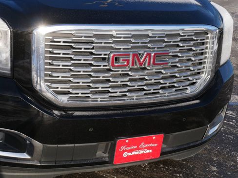 Used 2019 GMC Yukon XL Denali image 9