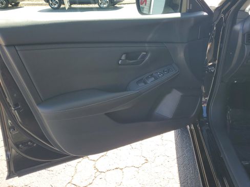 Used 2025 Nissan Sentra S image 16