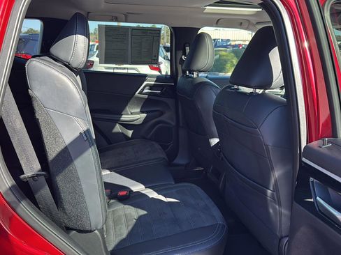 Used 2024 Mitsubishi Outlander SE Black Edition image 11