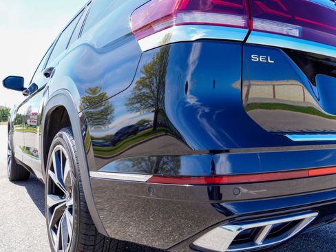 Used 2024 Volkswagen Atlas SEL Premium R-Line AWD/4WD image 30
