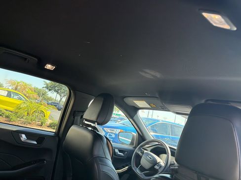 Used 2025 Ford Escape ST-Line FWD image 8