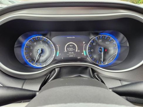 Used 2023 Chrysler Pacifica Touring-L FWD image 30