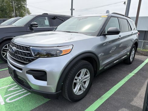 Used 2023 Ford Explorer XLT AWD/4WD image 4