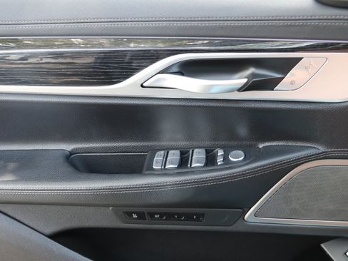 Used 2022 BMW 740i w/ M Sport Package RWD image 12