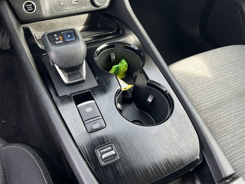 Used 2021 Nissan Rogue SV image 16