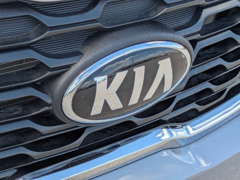 Used 2020 Kia Sorento LX FWD image 13