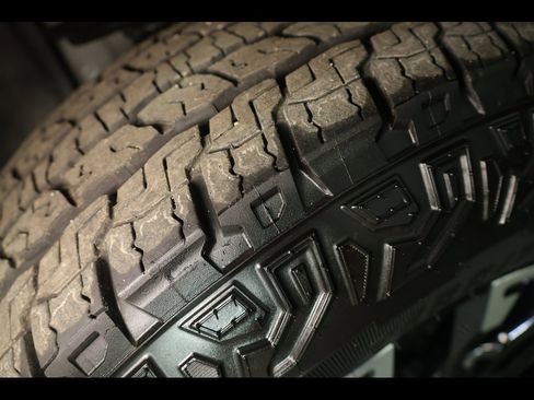 Used 2025 Chevrolet Traverse Z71 w/ Driver Confidence Package image 24