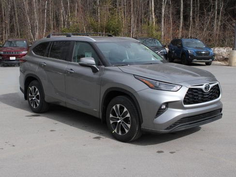 New 2026 Toyota Highlander XLE image 3