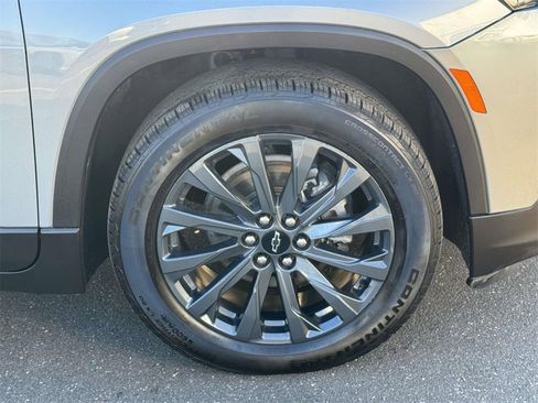 Used 2023 Chevrolet Traverse RS image 6