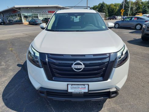 New 2025 Nissan Pathfinder SV w/ Black Appearance Package image 3