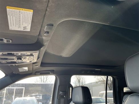 Used 2024 GMC Yukon XL Denali image 31