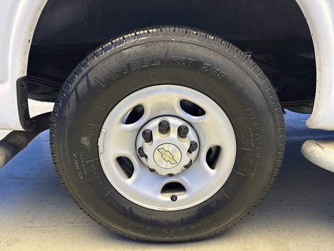 Used 2024 Chevrolet Express 2500 w/ Driver Convenience Package image 8