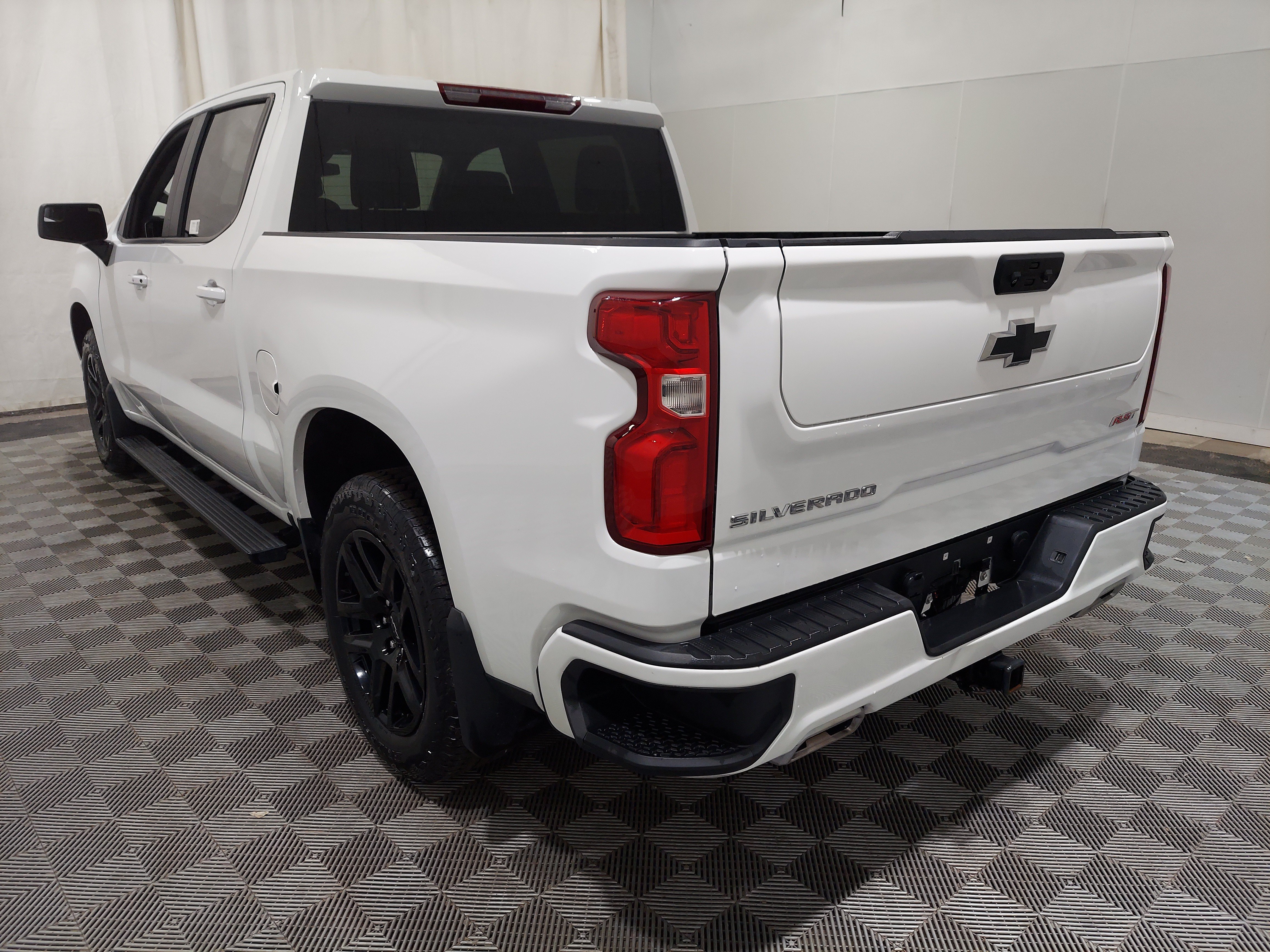 Used 2024 Chevrolet Silverado 1500 RST AWD/4WD image 2