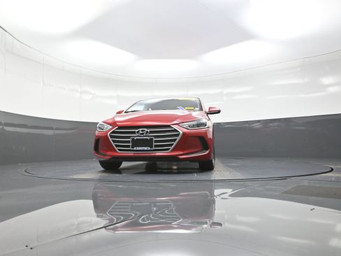 Used 2018 Hyundai Elantra SEL image 10