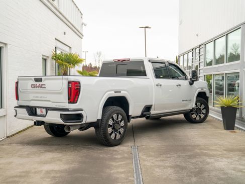 Used 2024 GMC Sierra 3500 Denali w/ Denali Reserve Package image 9