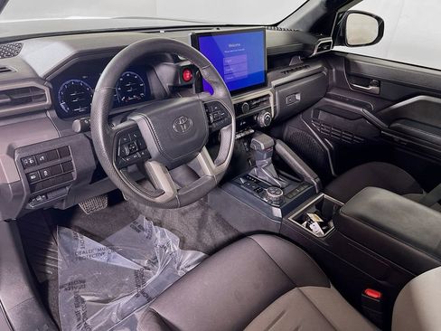 Certified 2024 Toyota Tacoma TRD Off-Road AWD/4WD image 10