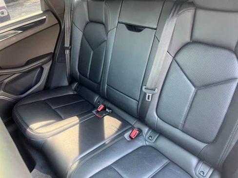 Used 2018 Porsche Macan image 32