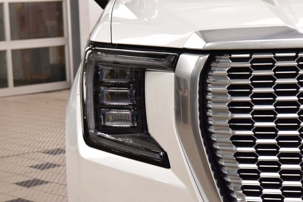 Used 2024 GMC Yukon Denali AWD/4WD image 12