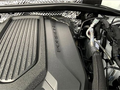 New 2025 Porsche Macan image 40