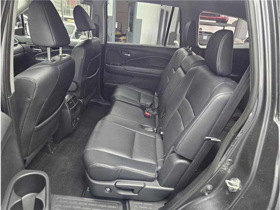 Used 2017 Honda Pilot Touring image 11