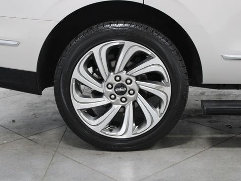 Used 2023 Lincoln Navigator Reserve AWD/4WD image 16