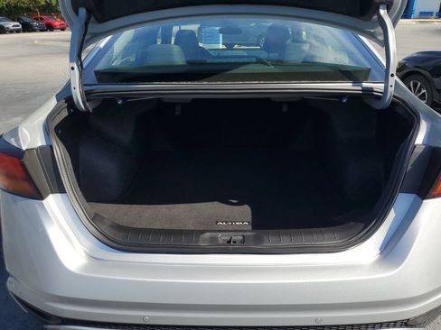 Used 2025 Nissan Altima 2.5 SV FWD image 8