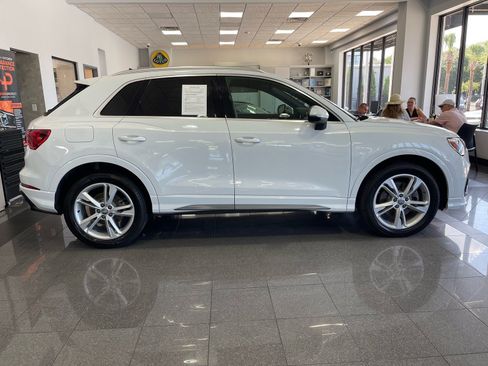 Used 2019 Audi Q3 2.0T Premium Plus w/ Premium Plus Package AWD/4WD image 6