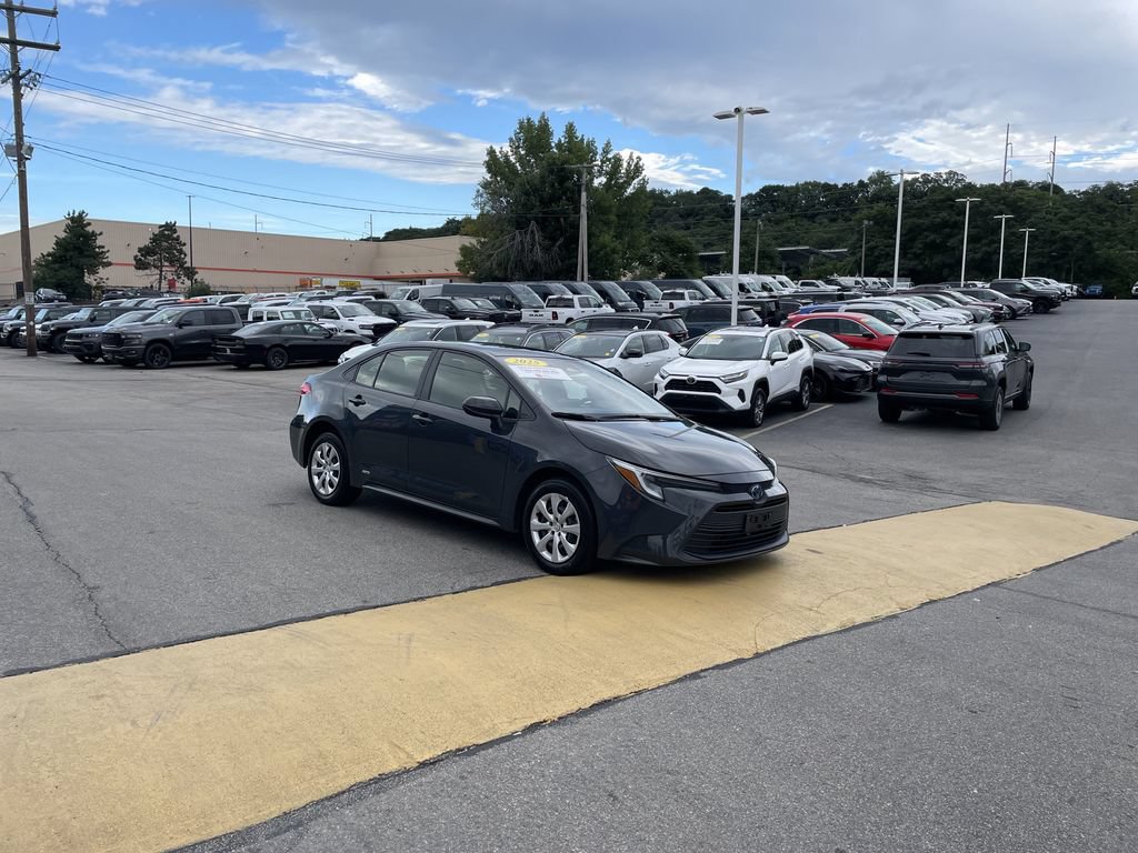 Certified 2025 Toyota Corolla LE AWD/4WD image 6