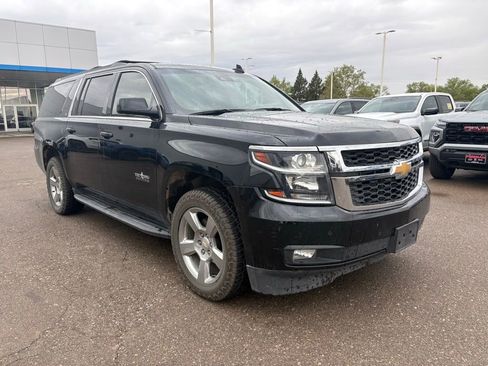 Used 2019 Chevrolet Suburban LT image 6