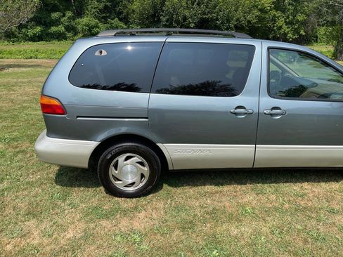 Used 1999 Toyota Sienna LE image 34